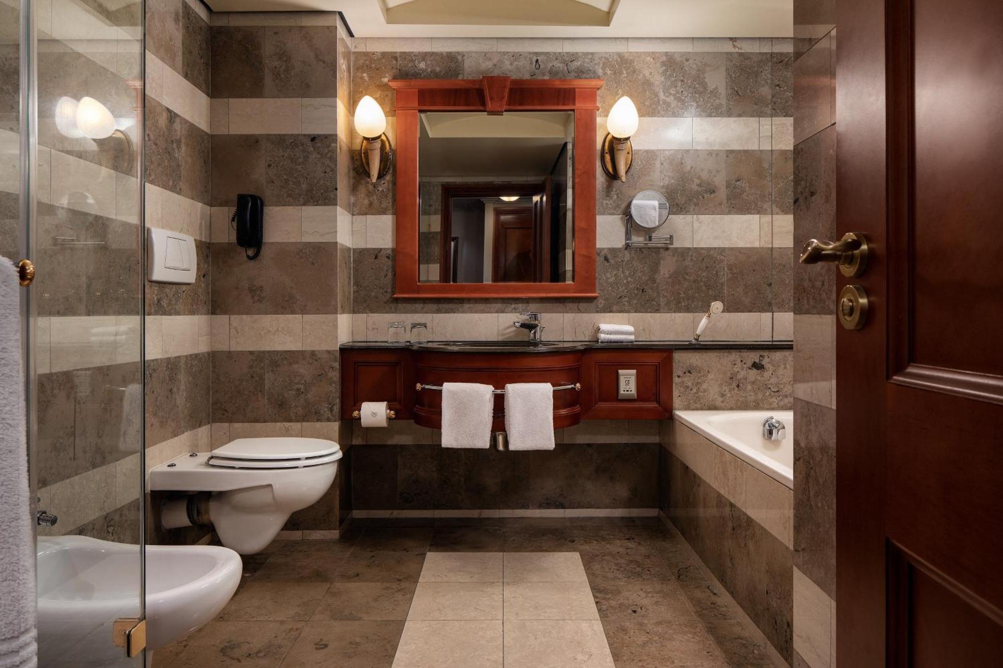 Ct Hotel Pretoria Exterior photo Bathroom