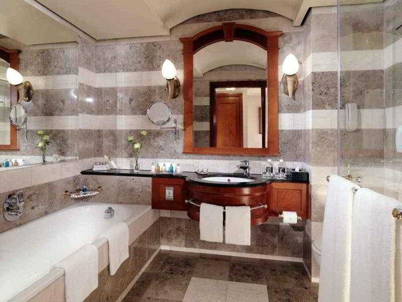 Ct Hotel Pretoria Exterior photo A bathroom